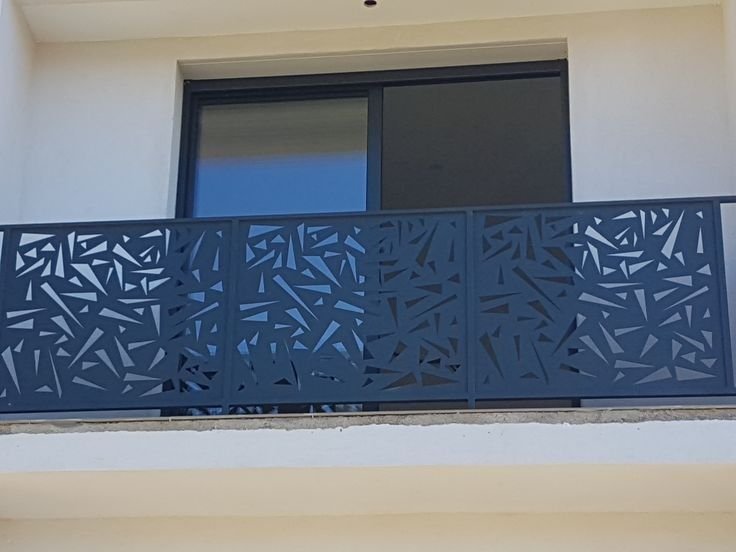 سواتر حديد ليزر عصرية تضيف خصوصية وأناقة للمكان