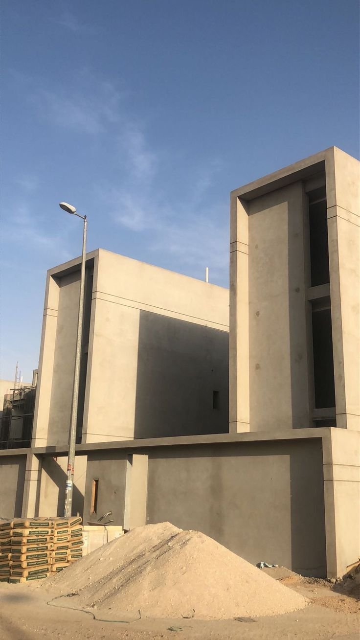 معالجة شروخ وتشققات الواجهات الخارجية ضمن مشروع ترميم منزل بالدمام.