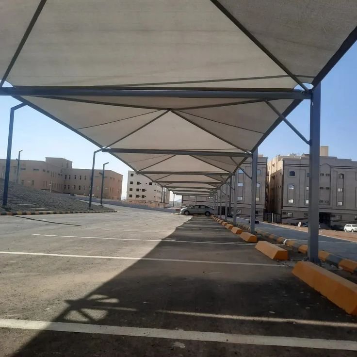 تركيب مظلات سيارات PVC في الدمام لحماية المركبات من الشمس.