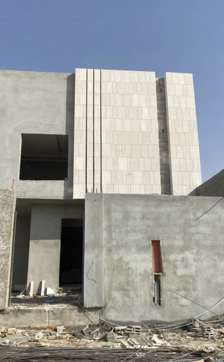 أعمال ترميم واجهات المنازل في الدمام لتحسين المظهر الخارجي للمبنى.